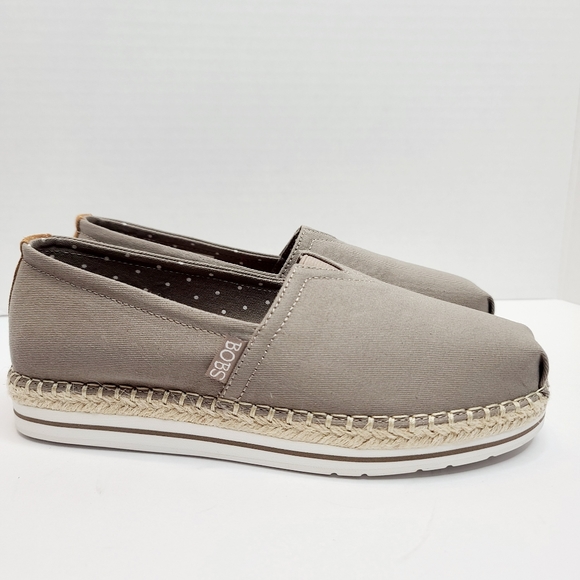 Skechers Shoes - NWT- Sketchers Taupe BOBS BREEZE Size 6.5